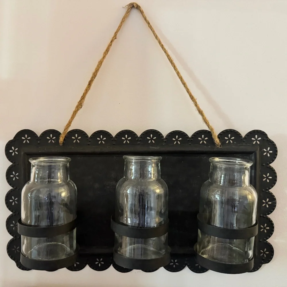 TIN WALL DECOR WITH 3 GLASS VASES